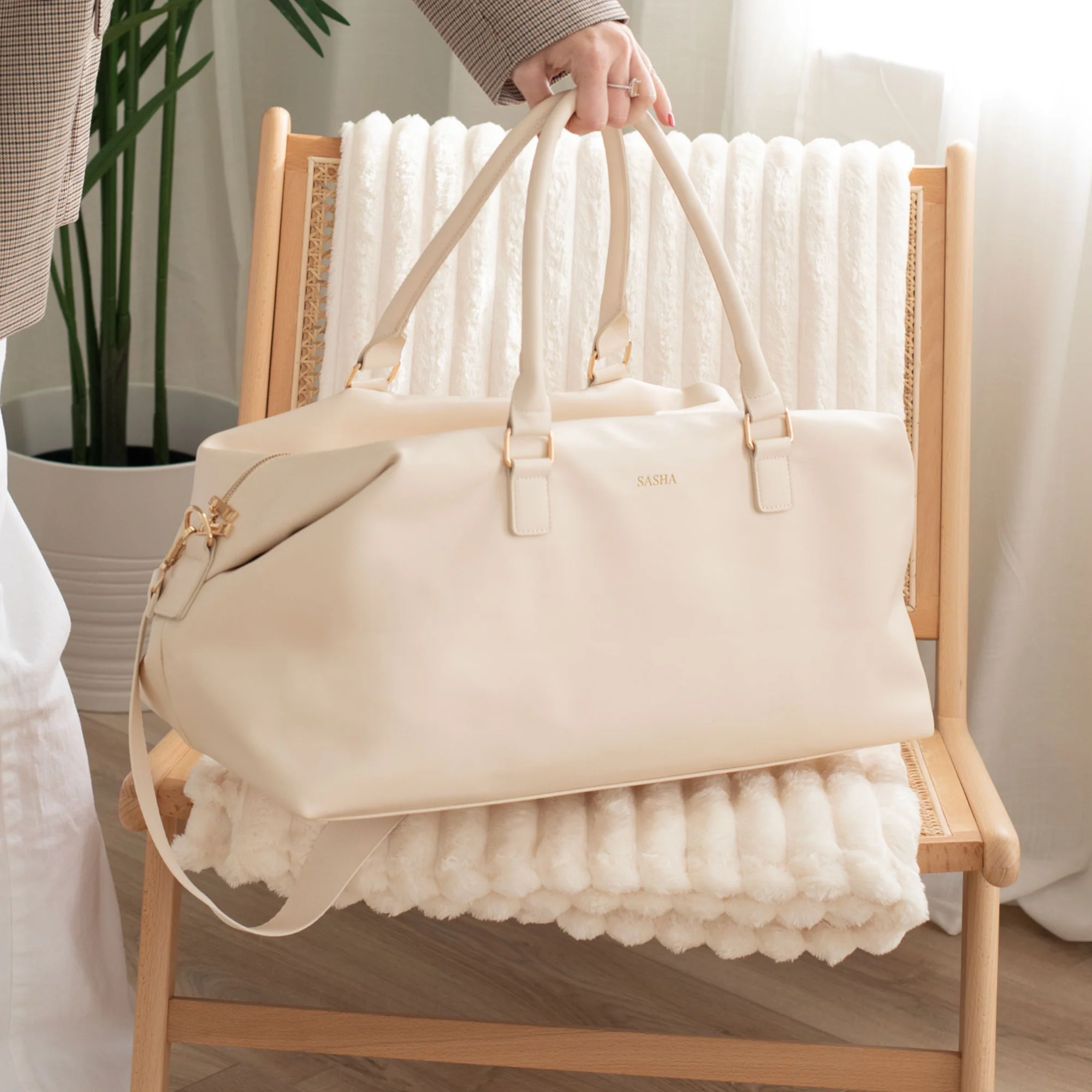 Mr & Mrs Evie Weekender Bag Set - Image 5