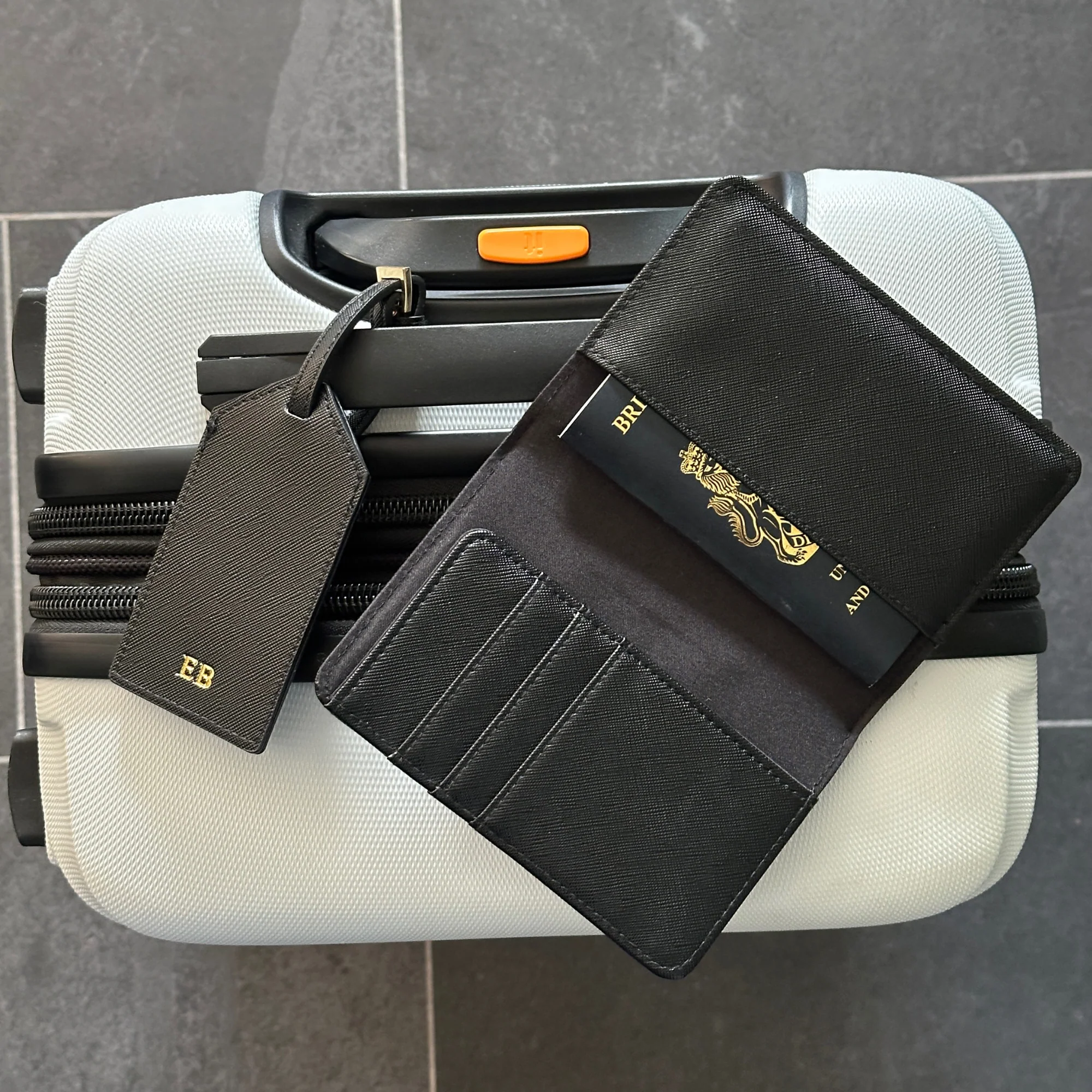 Mr & Mrs Travel Set - Image 7